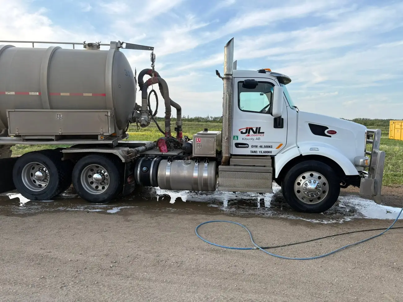 The same semi truck after a Bin Buddy wash
